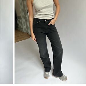 Djerf Avenue Straight Jeans Black in size 30